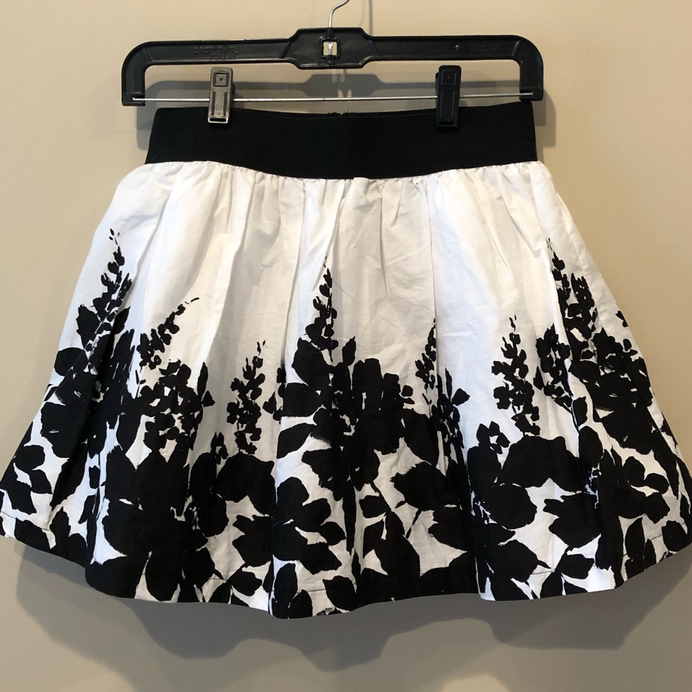 Black and white floral mini skirt
